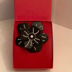 Valentino Pin excellent condiction like new. Perfect gift.